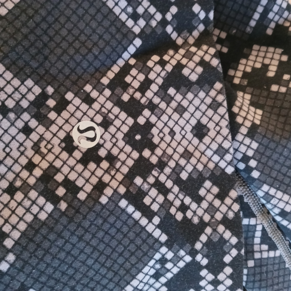 lululemon athletica Black & Gray Snake Print High-Rise Leggings - Picture 9 of 10